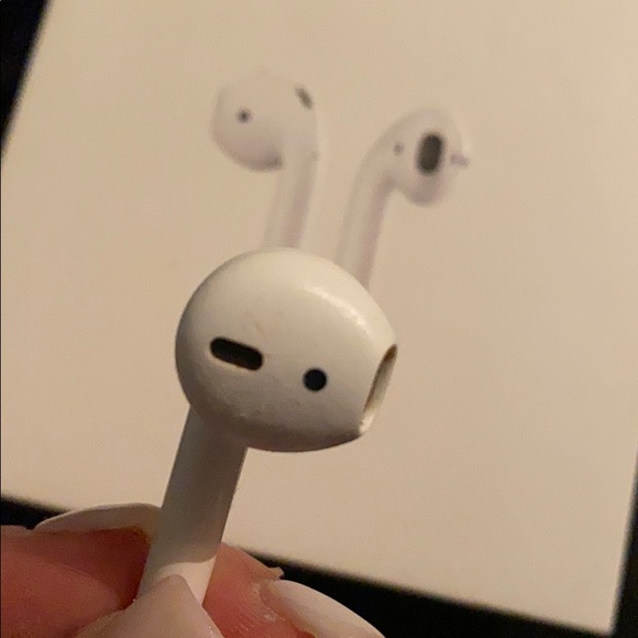 AIRPODS 1st GEN - Picture 7 of 10